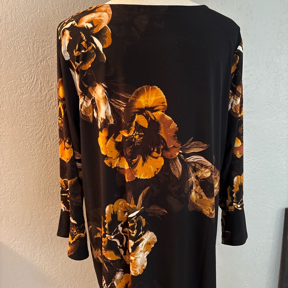 Susan Graver Black & Gold Floral Tunic Top – Size 1X – 3/4 Sleeve - Picture 2 of 4